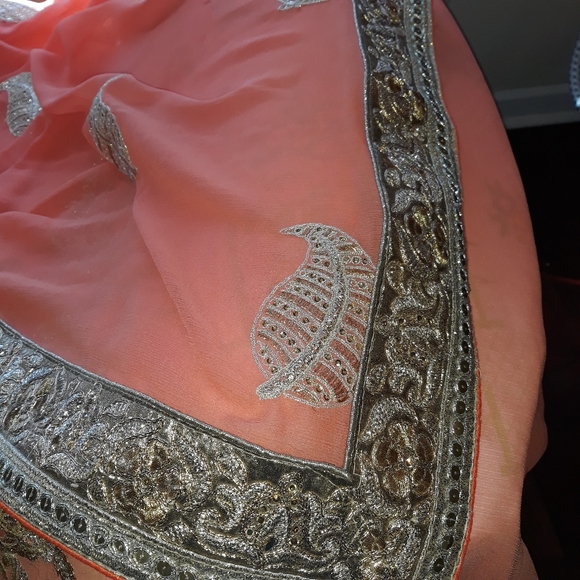 Saree,Blouse, Peticoat - Picture 2 of 8